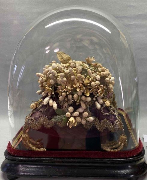couronne de mariée avec socle et globe de présentation