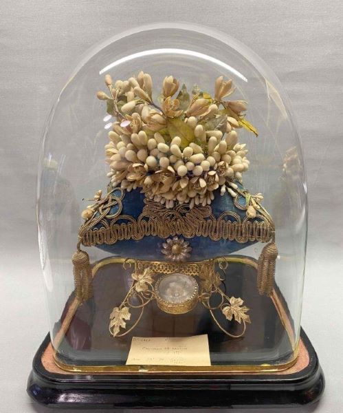 couronne de mariée avec socle et globe de présentation