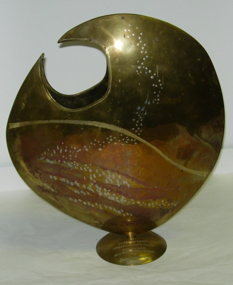 Trophée "Flamme de cuivre de la tradition orale du Berry" offerte à Jean-Louis Boncoeur en 1986