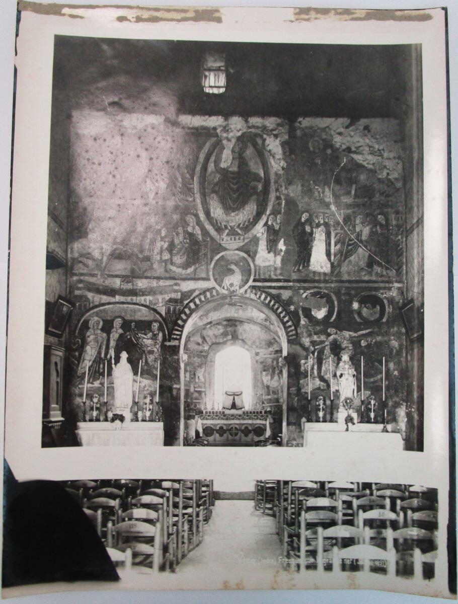 Fresque sur la grande nef de l'église de Vic