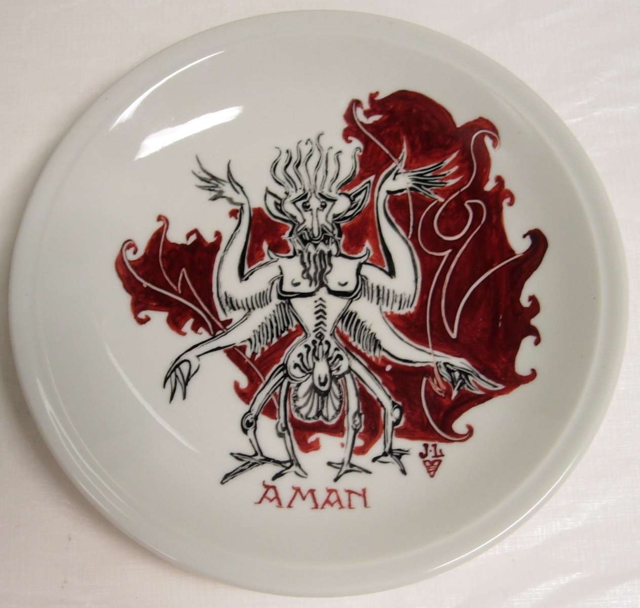 Assiette avec un décor de personnage mystique