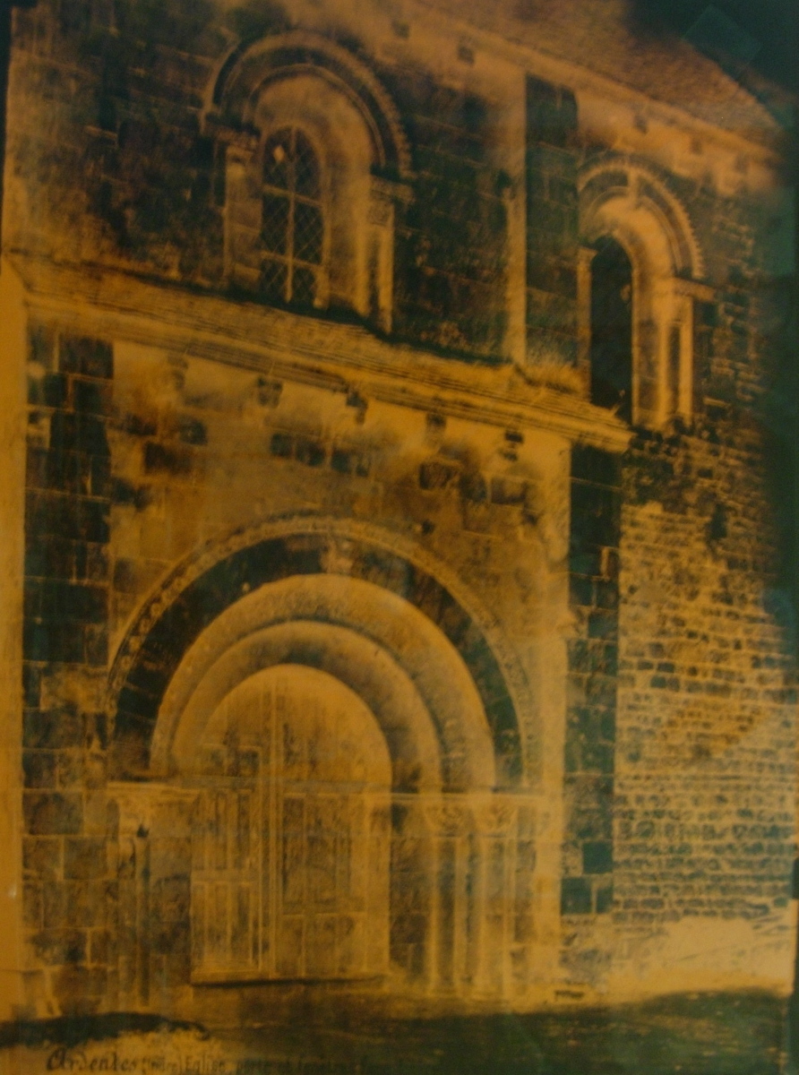 Négatif de la photographie : Ardentes (Indre) Eglise, porte et fenêtres face latérale nord