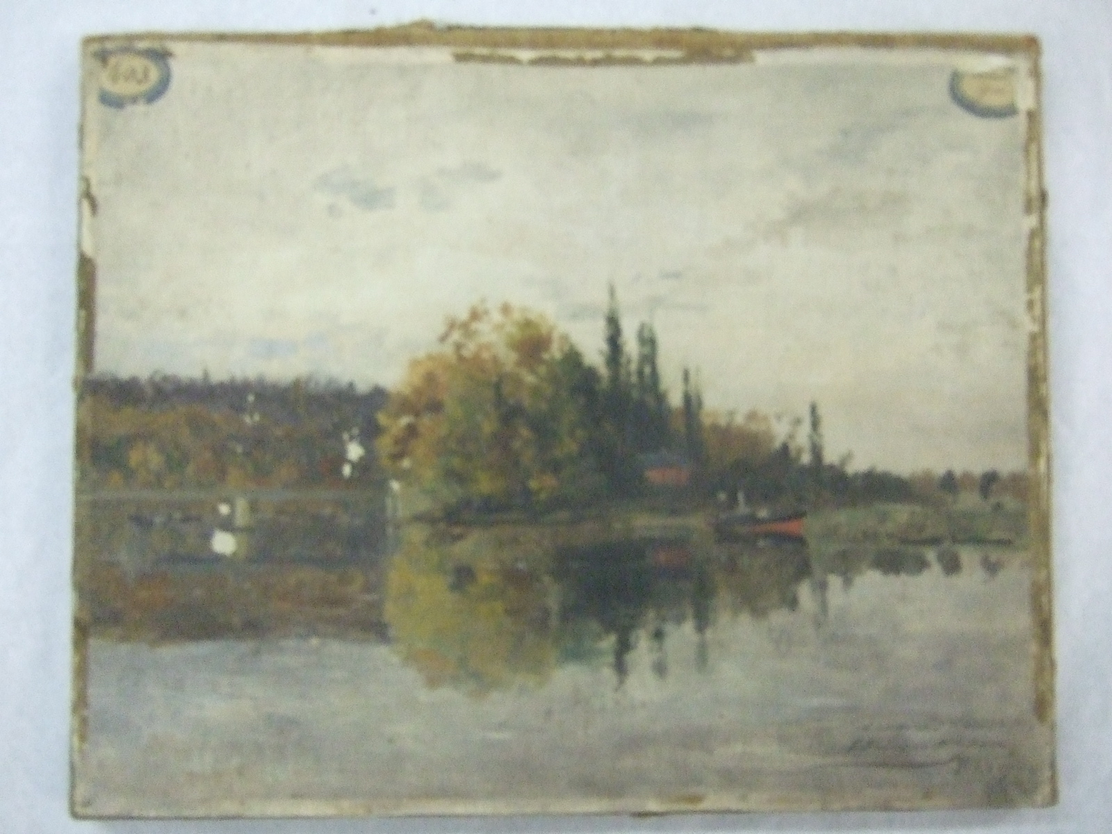 Bateau à vapeur sur la rivière et maison de brique. (titre factice)