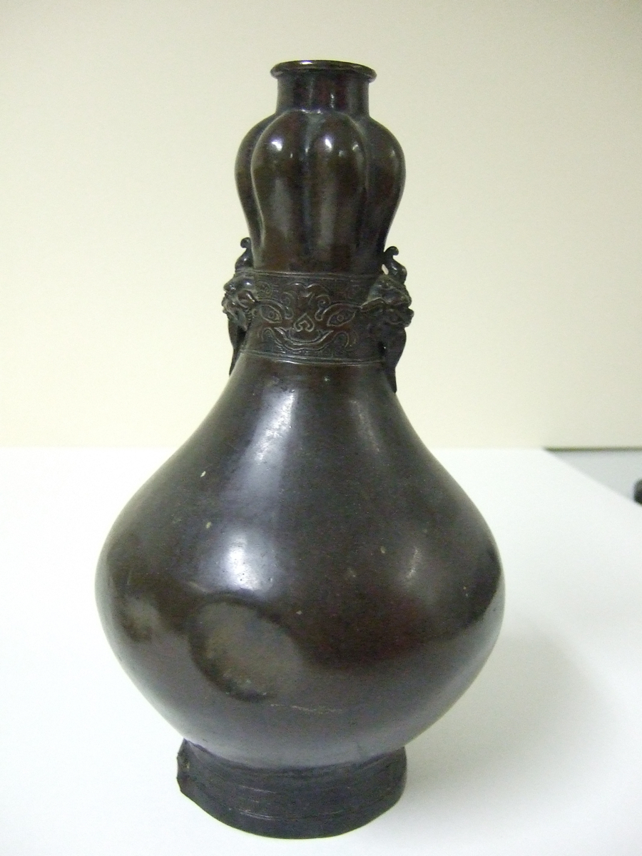 Vase à tête d’ail. (titre factice)