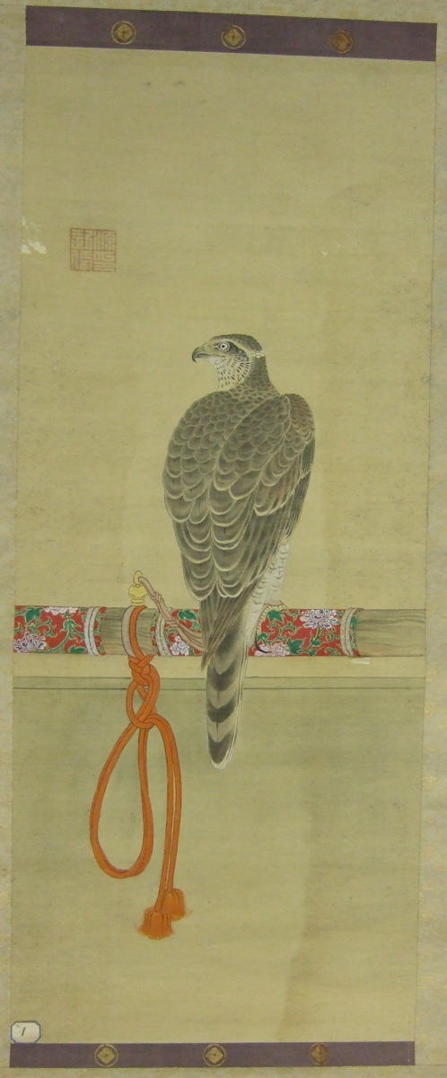 Peinture sur rouleau vertical représentant un rapace sur un perchoir. (titre factice)