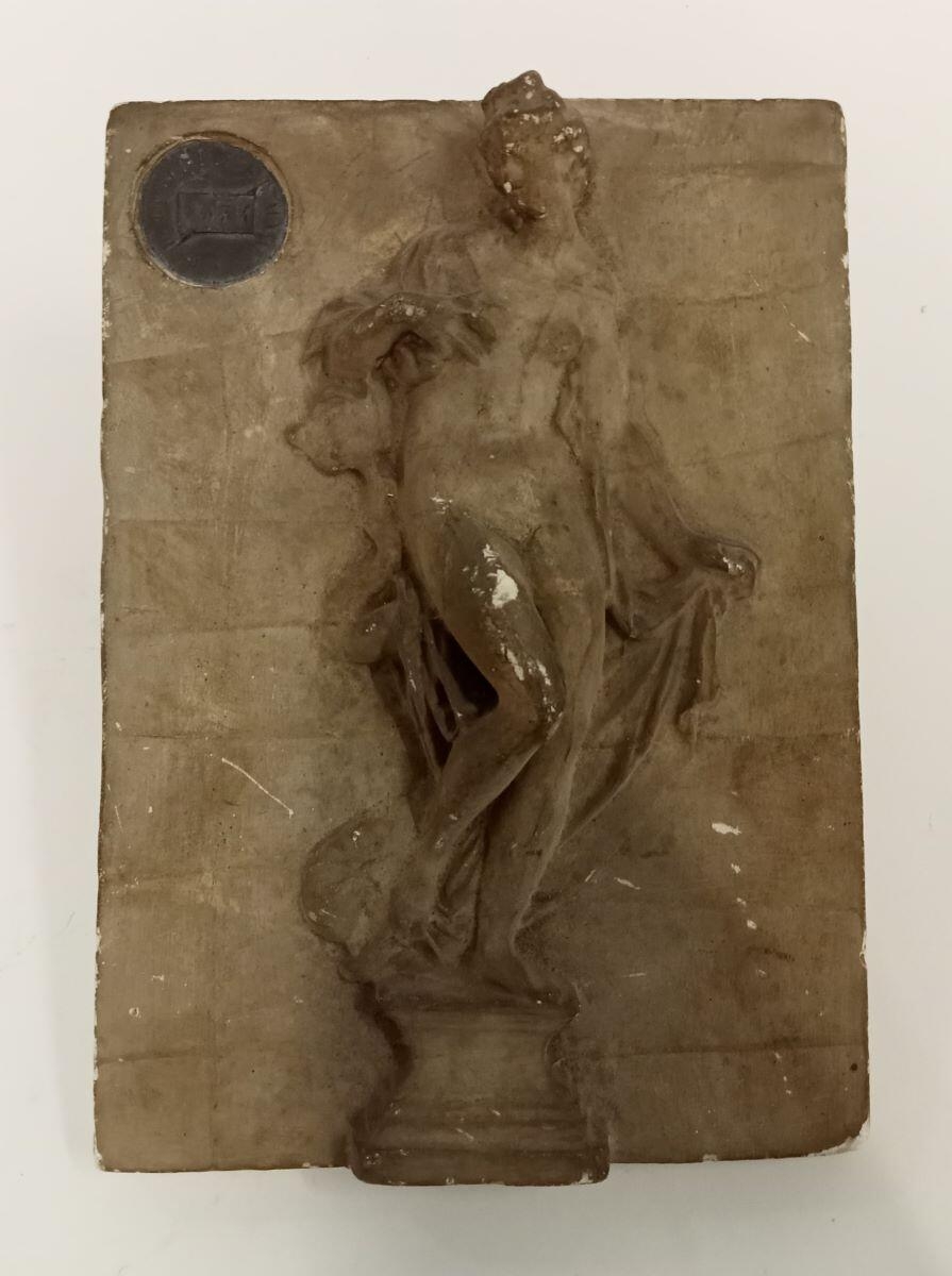 Bas-relief avec nu féminin (titre factice)