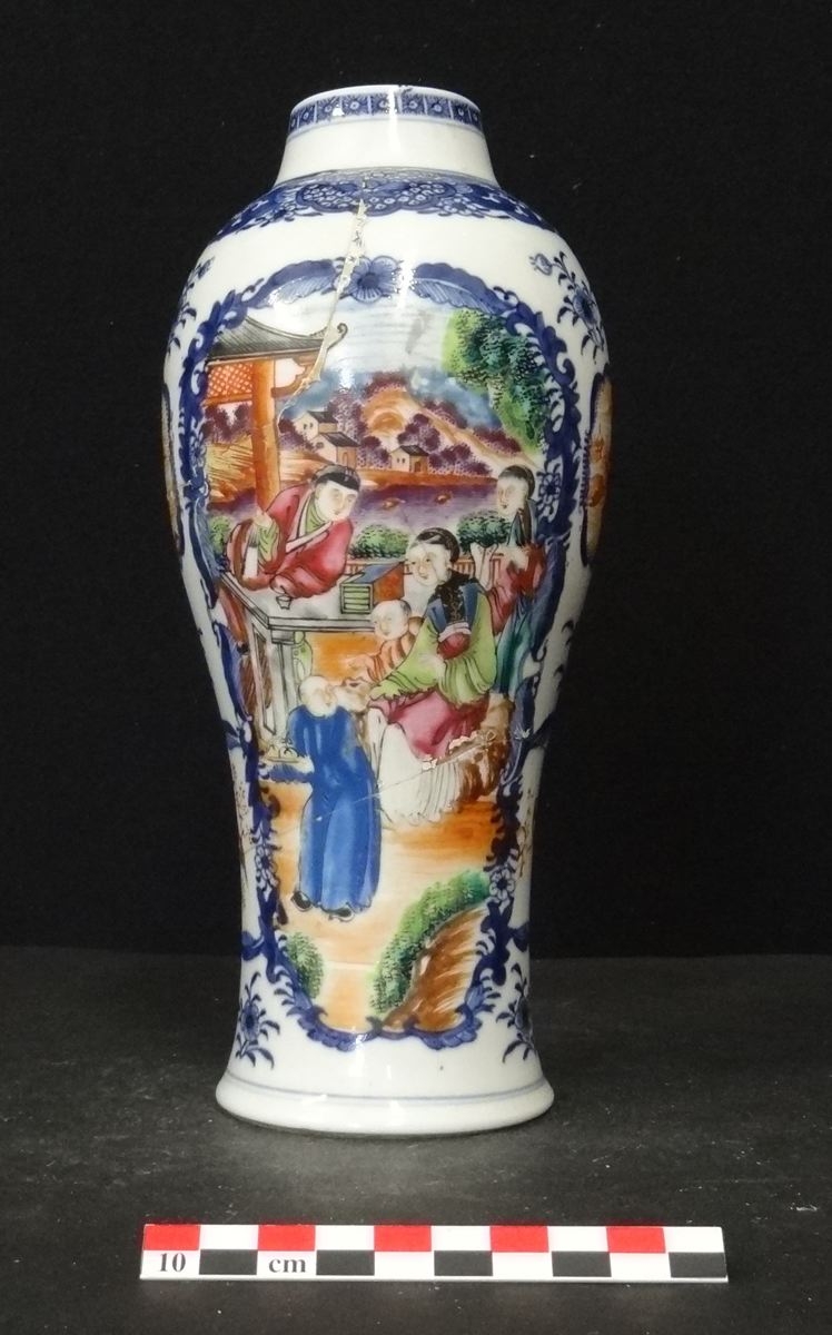 Vase potiche  à décor dit « mandarin », famille rose