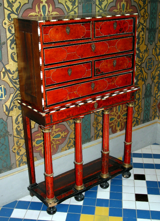 Cabinet d’écaille rouge