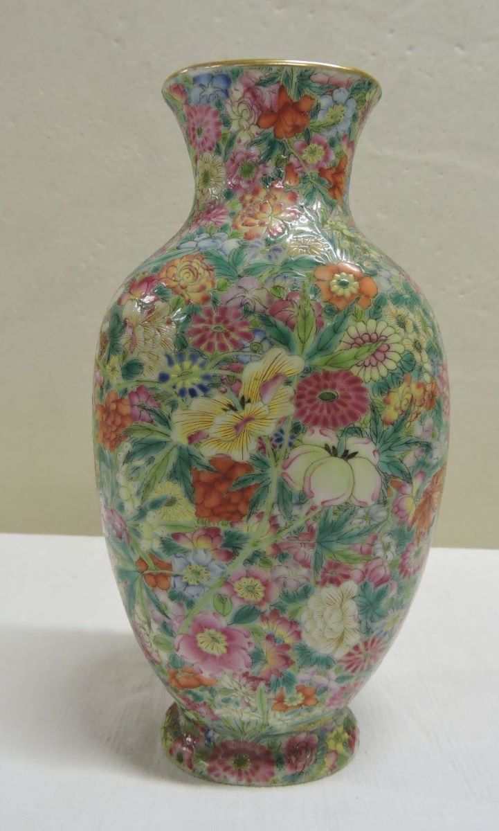 Vase à décor "mille fleurs", famille rose