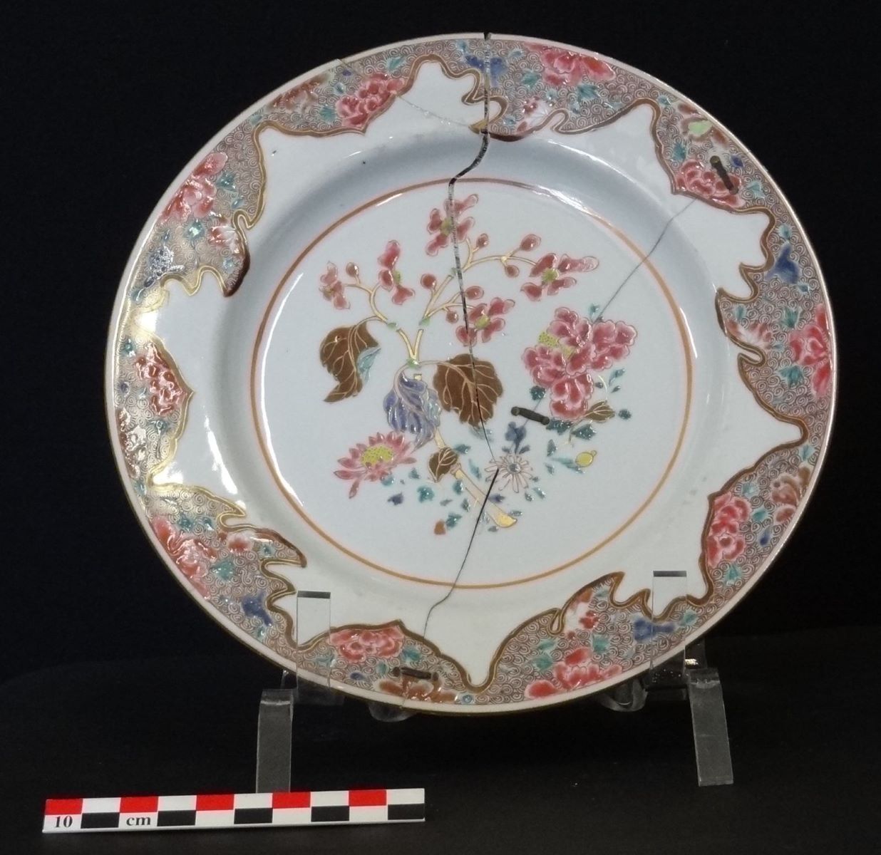 Assiette, famille rose