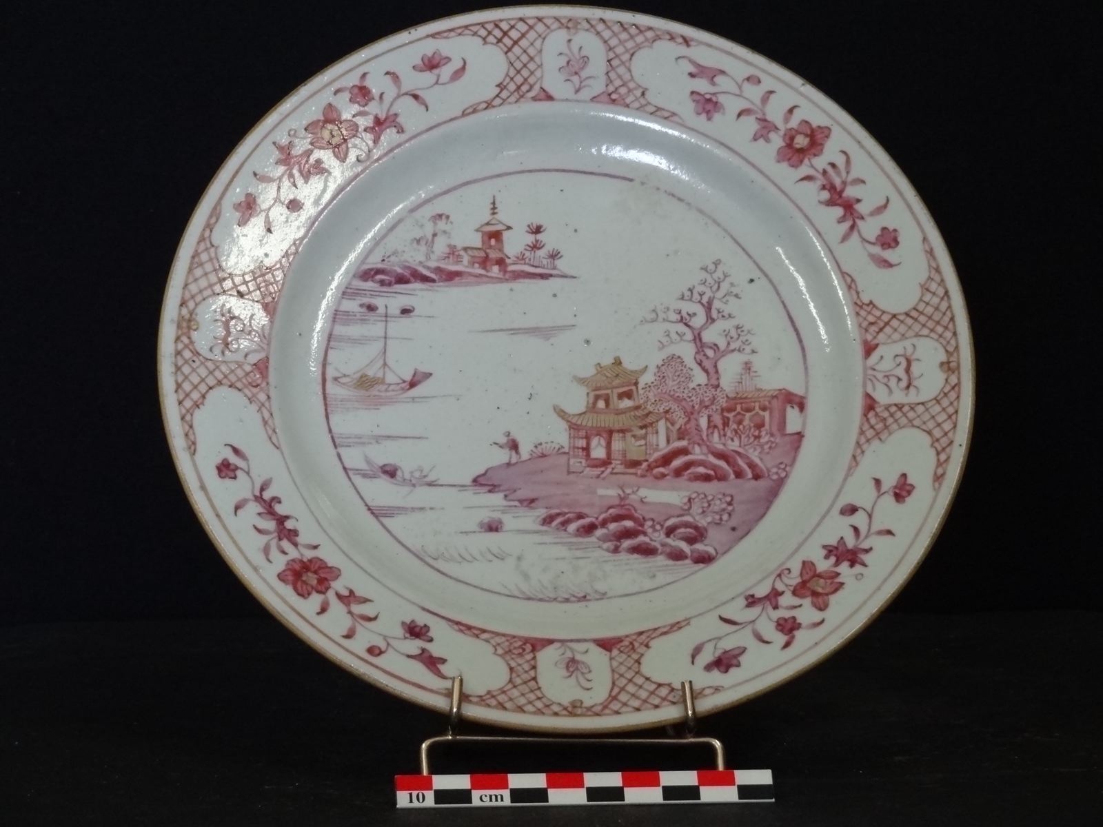 Assiette, famille rose