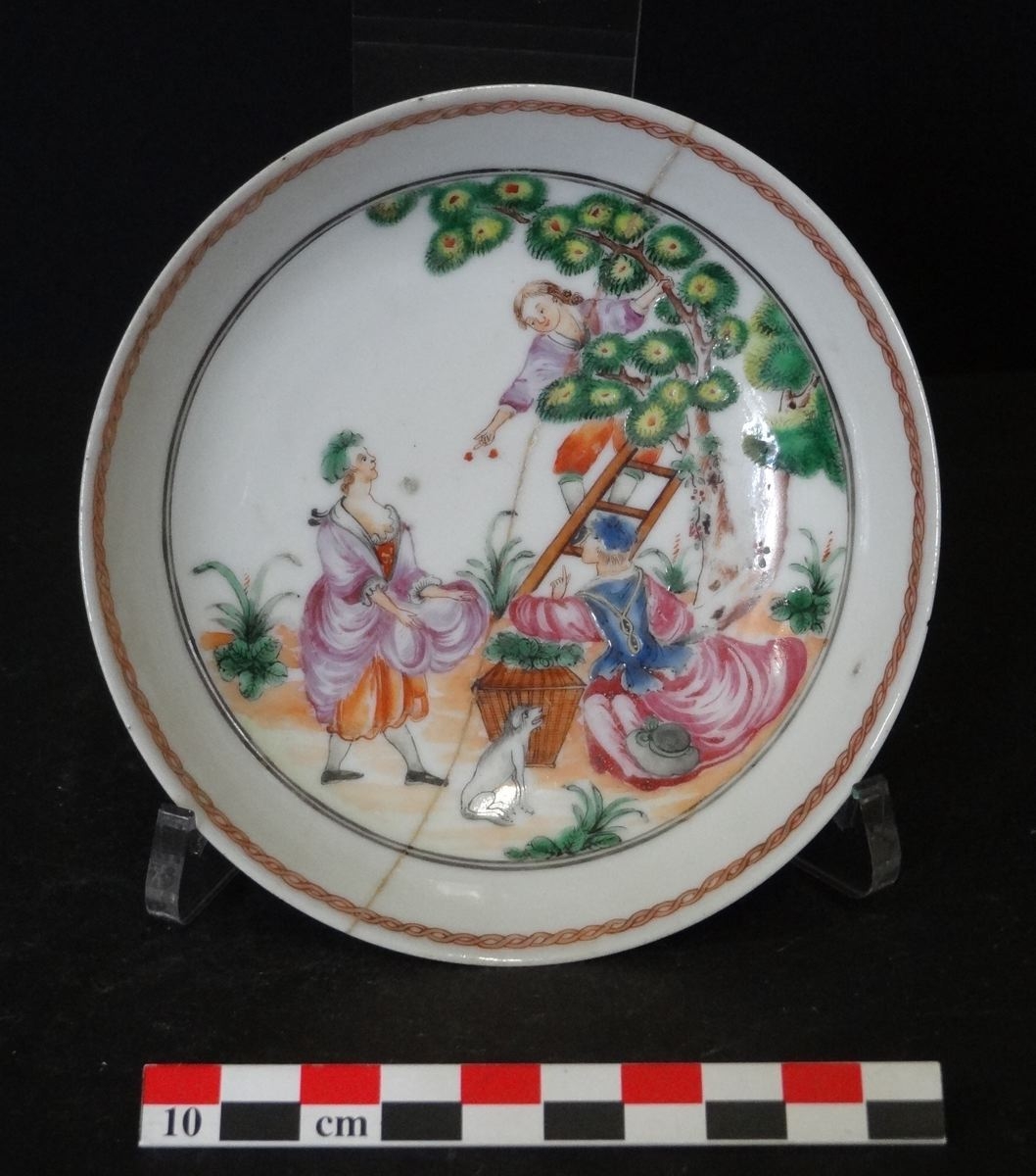 Assiette, famille rose