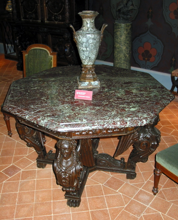 table octogone à dessus de marbre vert moderne