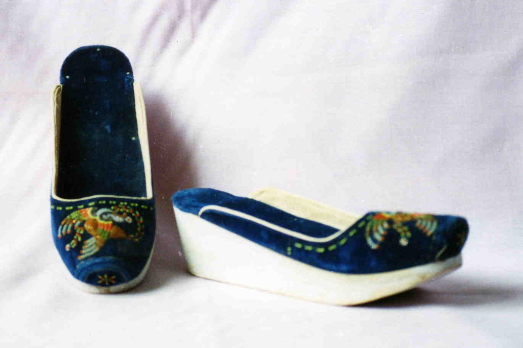 Chaussures féminines mandchoues à plateforme