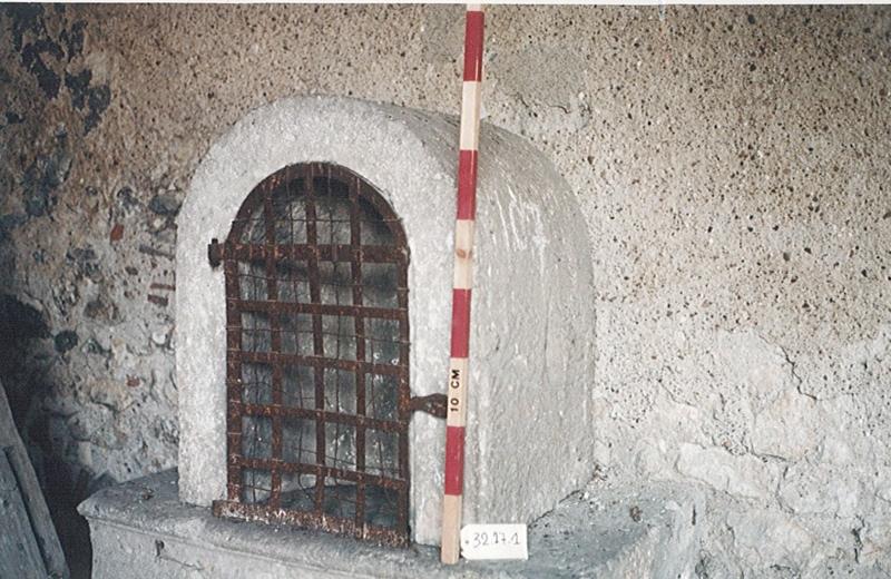 Niche oratoire monolithe