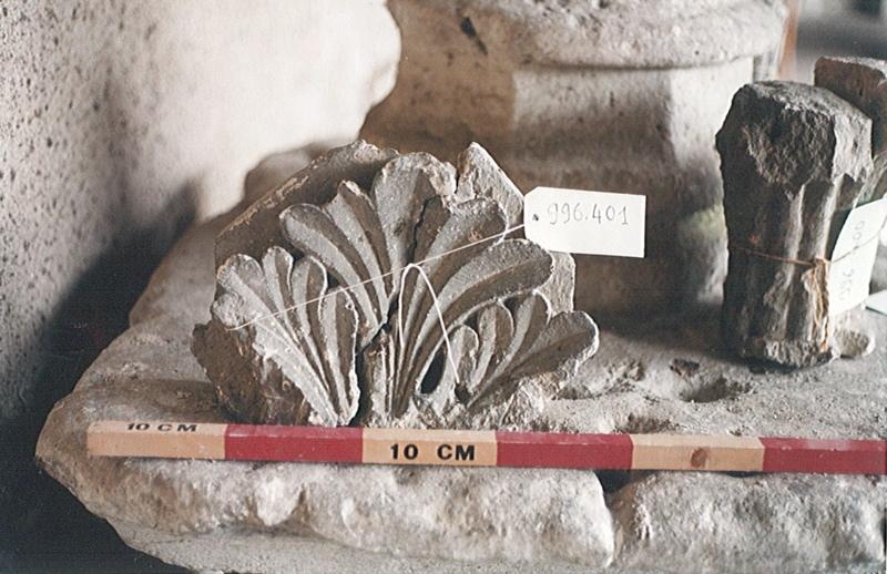 Fragment de chapiteau à décor de feuillage