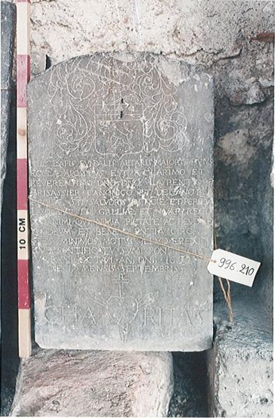 Pierre de fondation du maître autel de l'église des Minimes de Blois