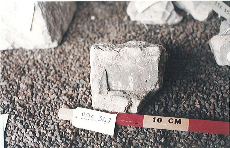 Petit élément de plafond avec moulure à angle droit