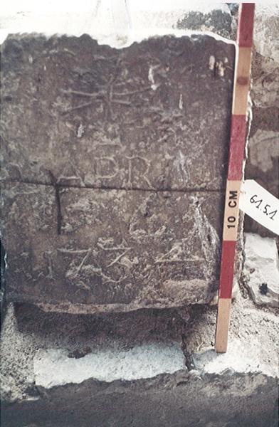 Pierre gravée avec Croix de Malte