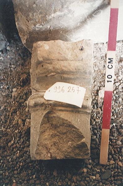 Fragment de colonnette et chapiteau pseudo dorique