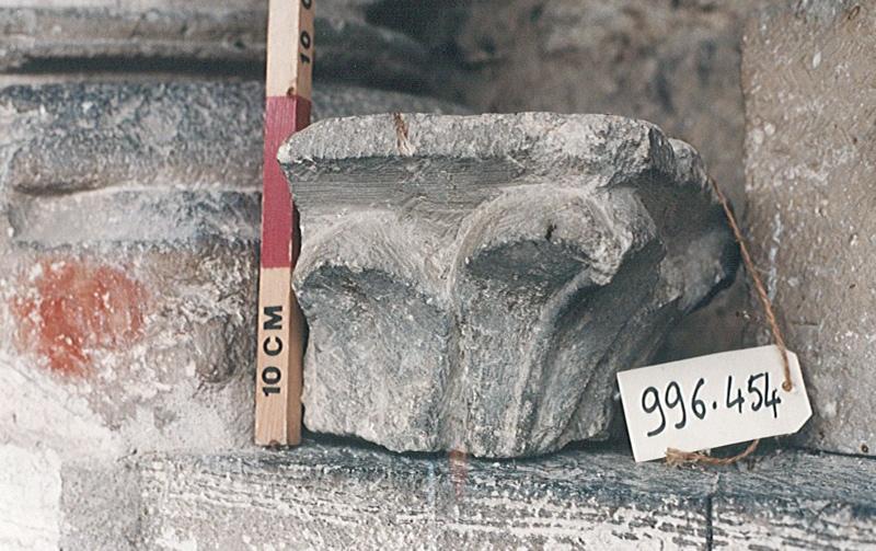 Fragment de chapiteau de colonnette