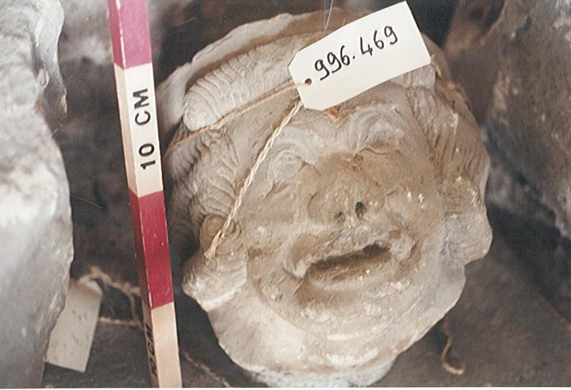 Tête masculine coiffée d'un bonnet