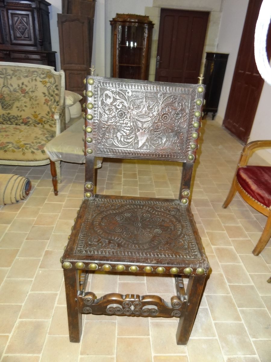 Chaise Renaissance, couverte en cuir de Cordoue