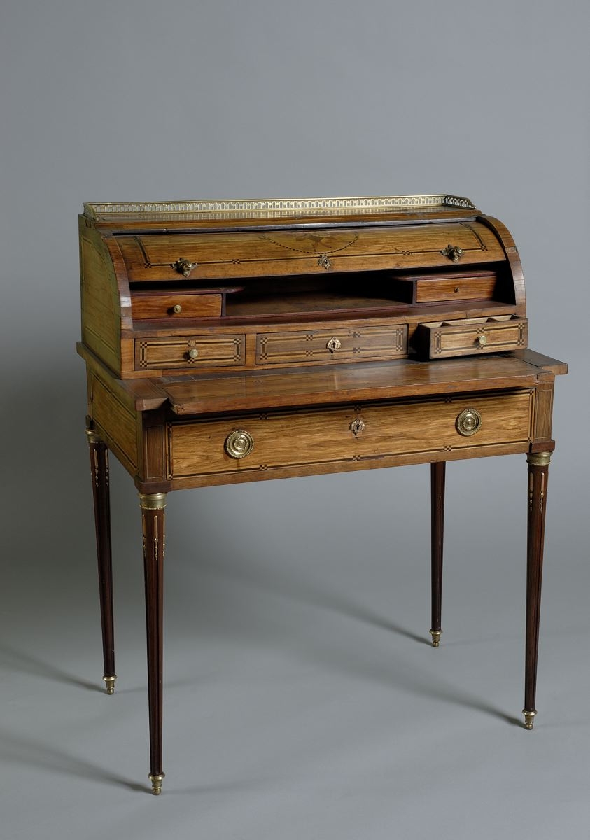 Petit bureau à cylindre Louis XVI