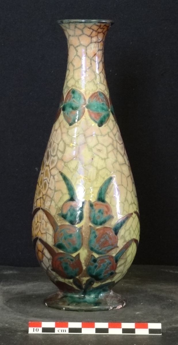 Vase à reflets métalliques