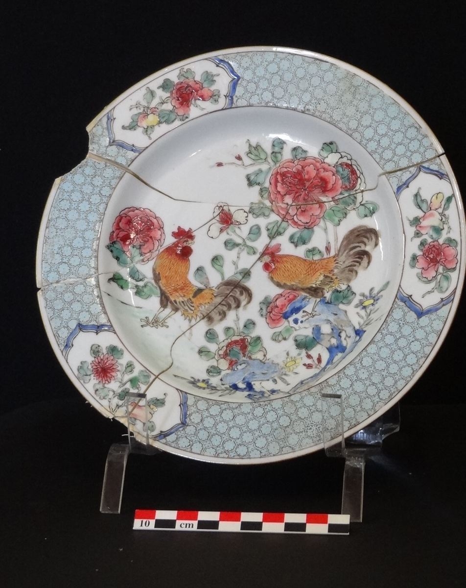 Assiette, famille rose
