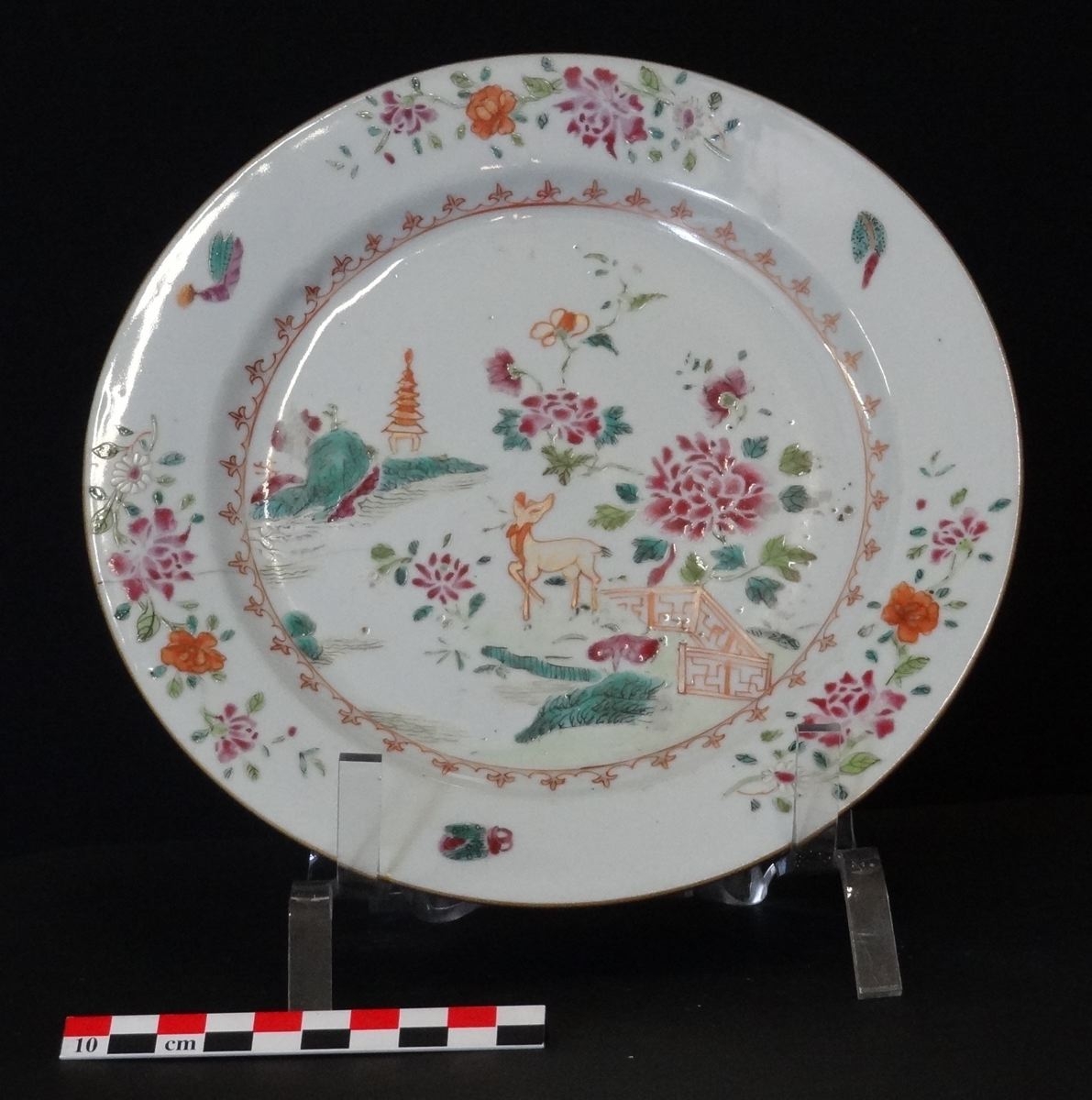 Assiette, famille rose