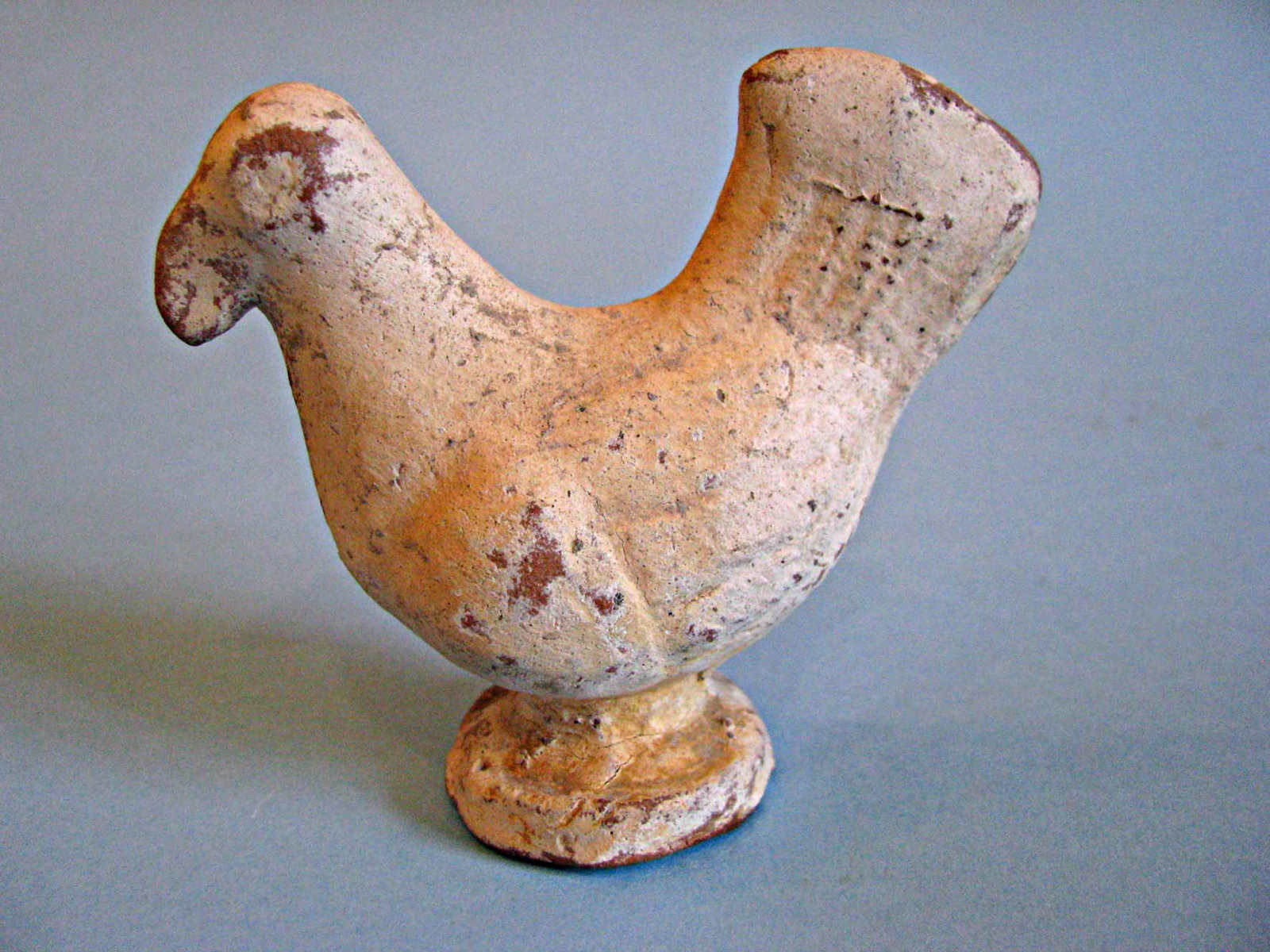 Petite poule en terre cuite
