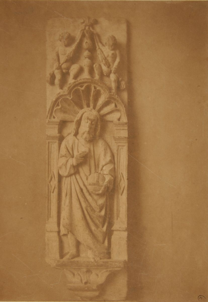 Christ bénissant dans une niche, bois sculpté