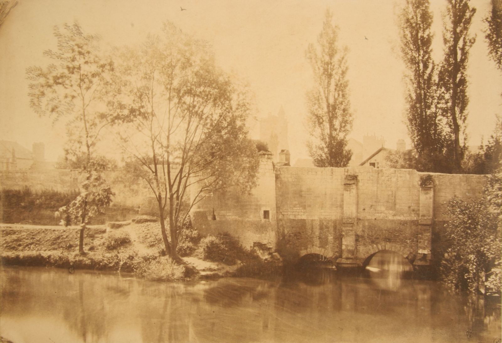Troyes, la tour Barbazan et le passage du Noyer-aux-Enfants