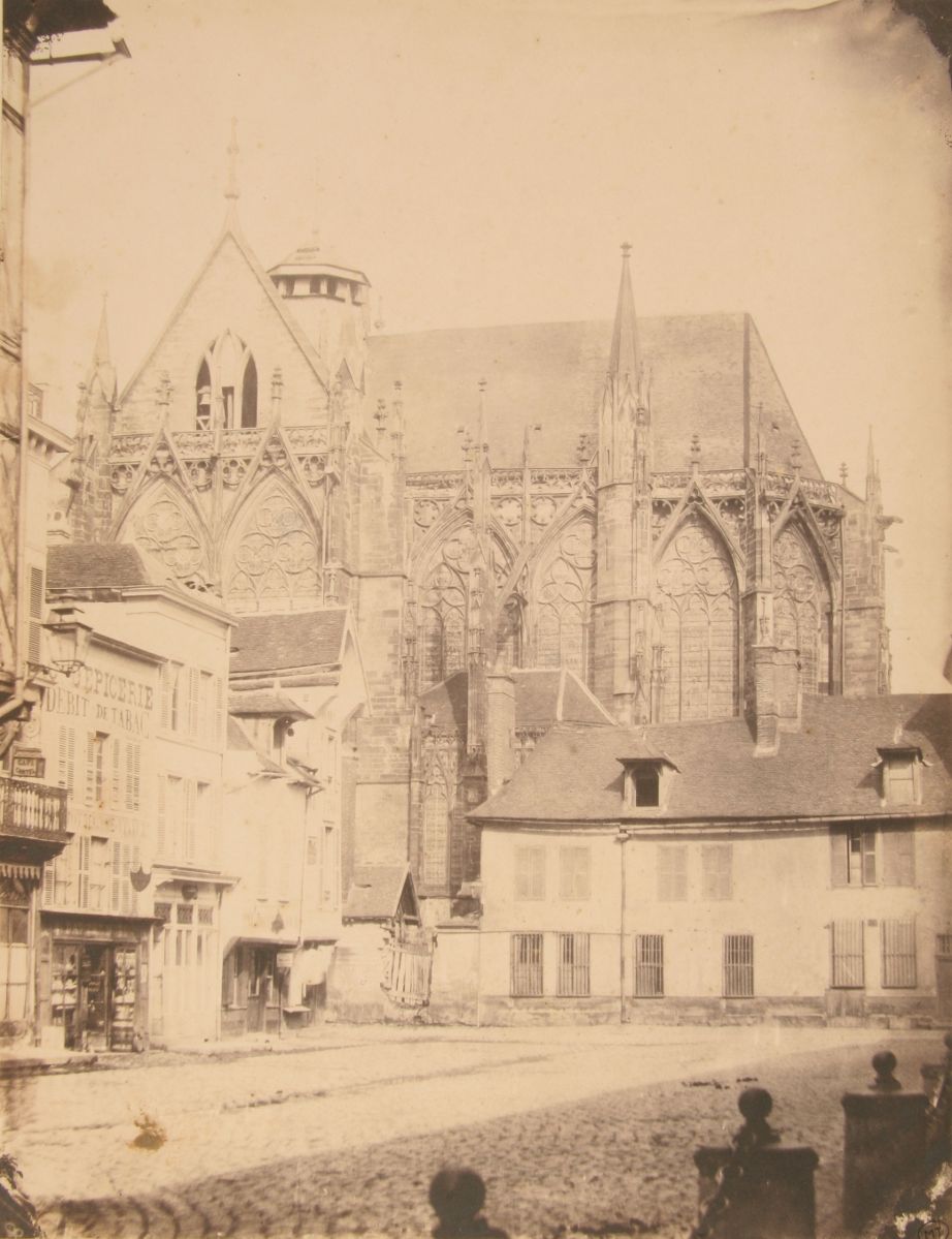 Troyes, le chevet de la basilique Saint-Urbain vu de la place dela Préfecture