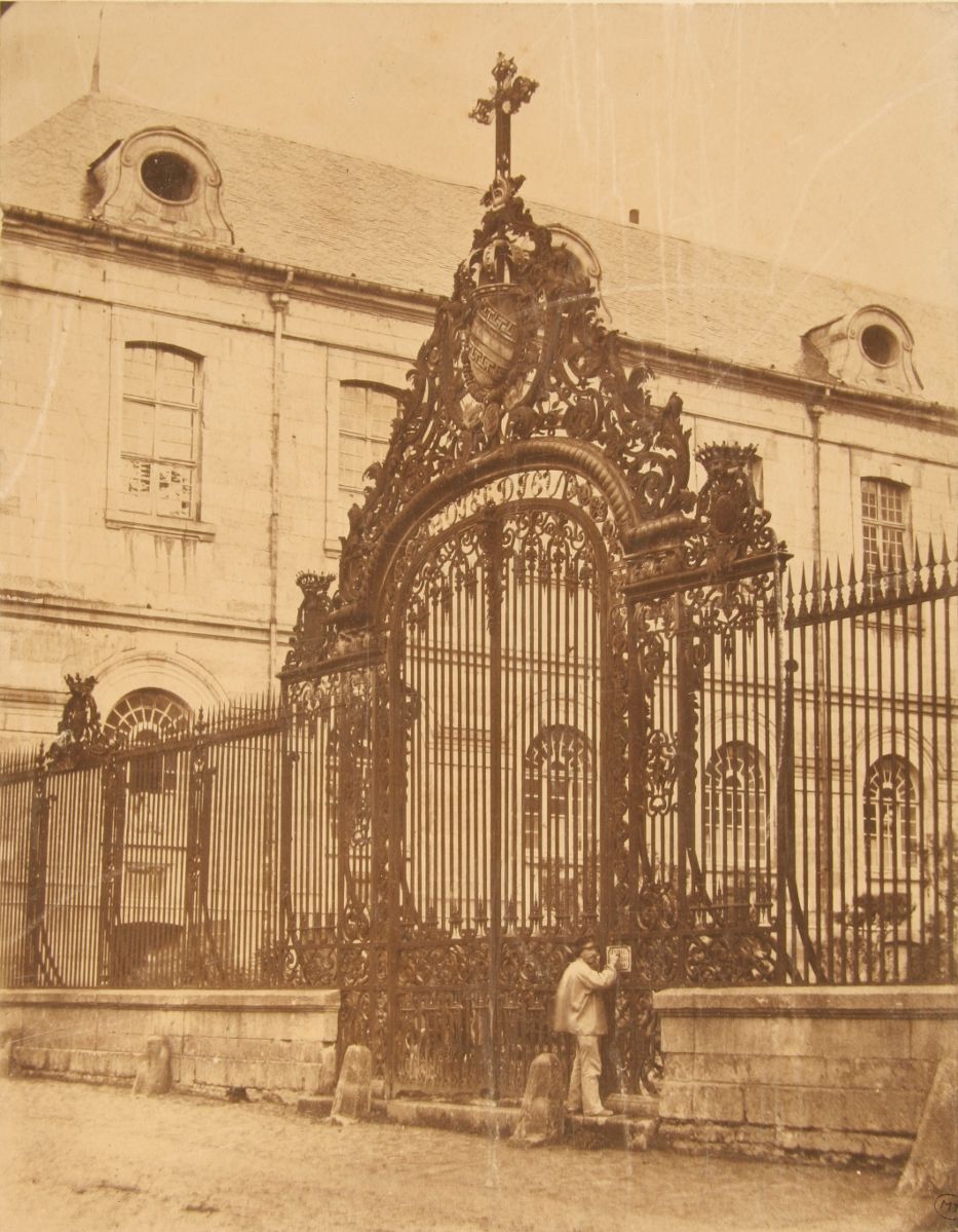 Troyes, grille de l'Hôtel-Dieu-le-Comte