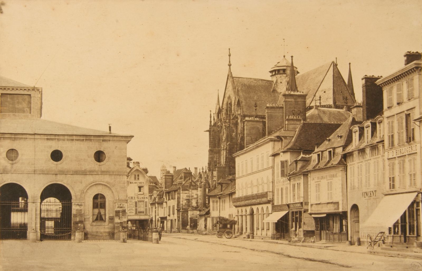 Troyes, Halle au blé rue Urbain IV et basilique Saint-Urbain