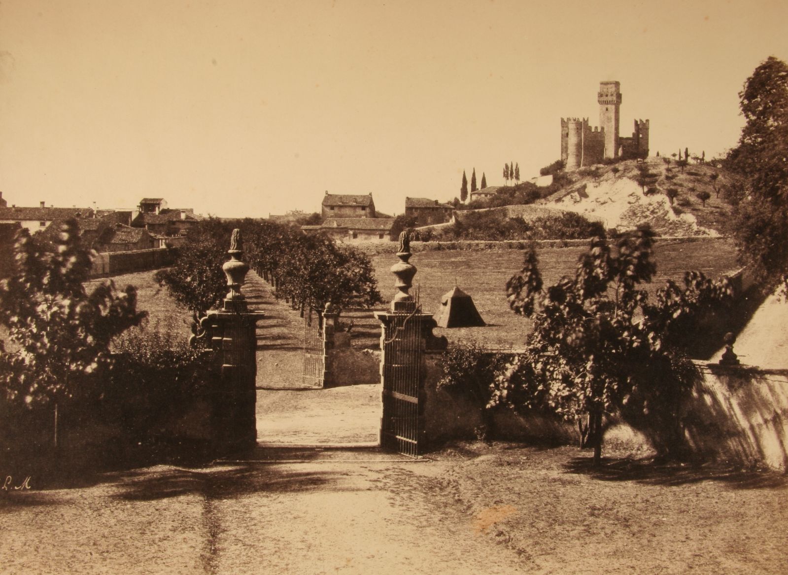Italie, Valeggio : vue prise du vestibule de S. M. l'empereur. Campagne d'Italie 1859
