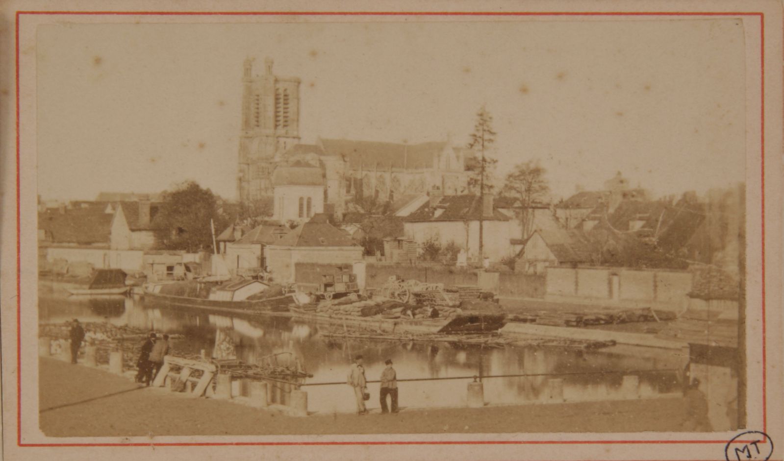 Troyes, vue du canal et du port