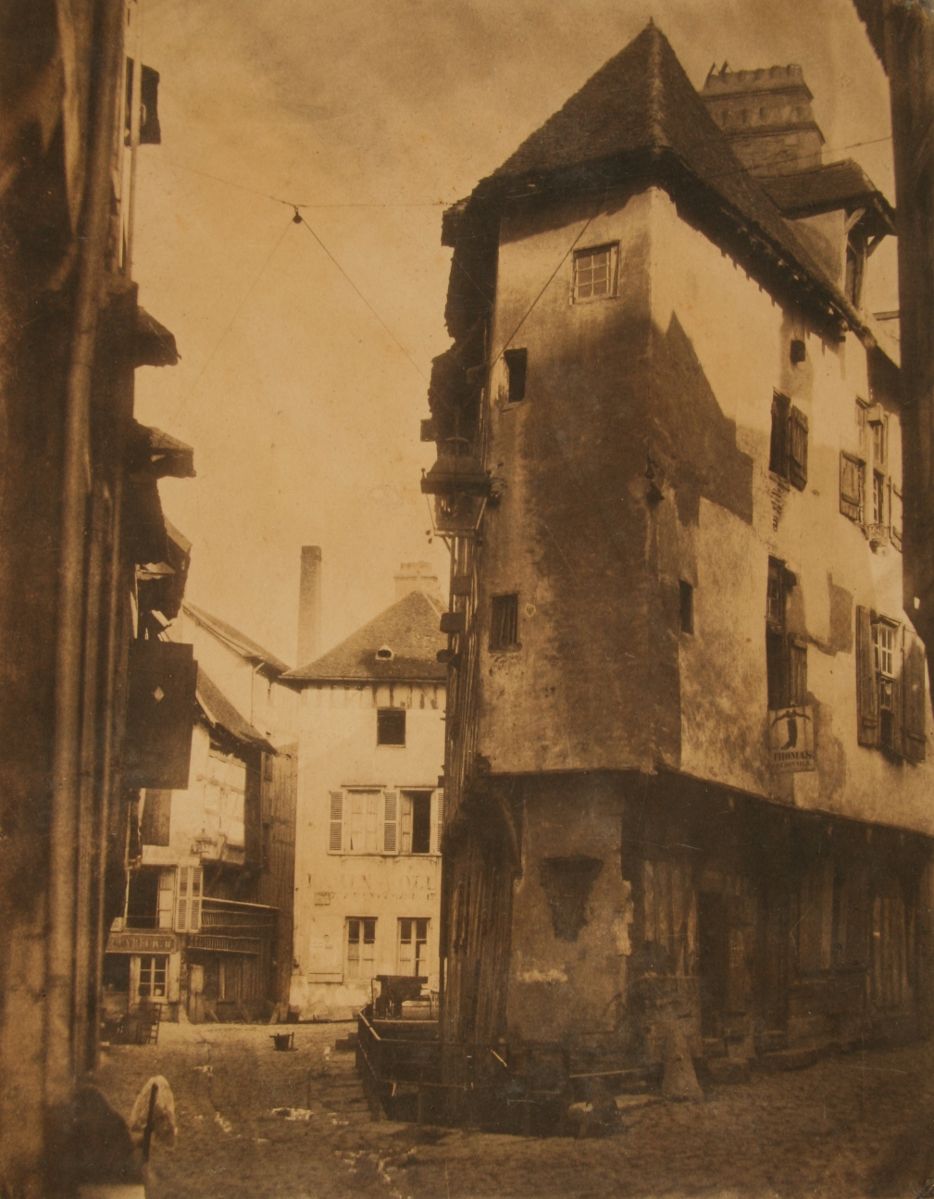 Troyes, angle de la rue de la Pie et du Cheval Blanc
