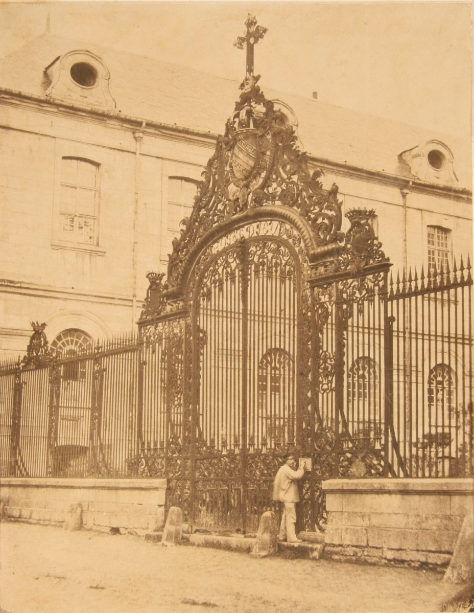 Troyes, grille de l'Hôtel-Dieu-le-Comte