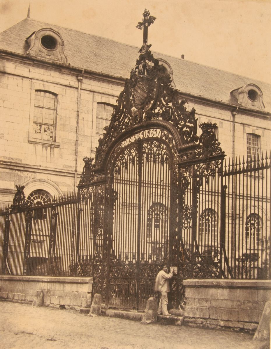 Troyes, grille de l'Hôtel-Dieu-le-Comte