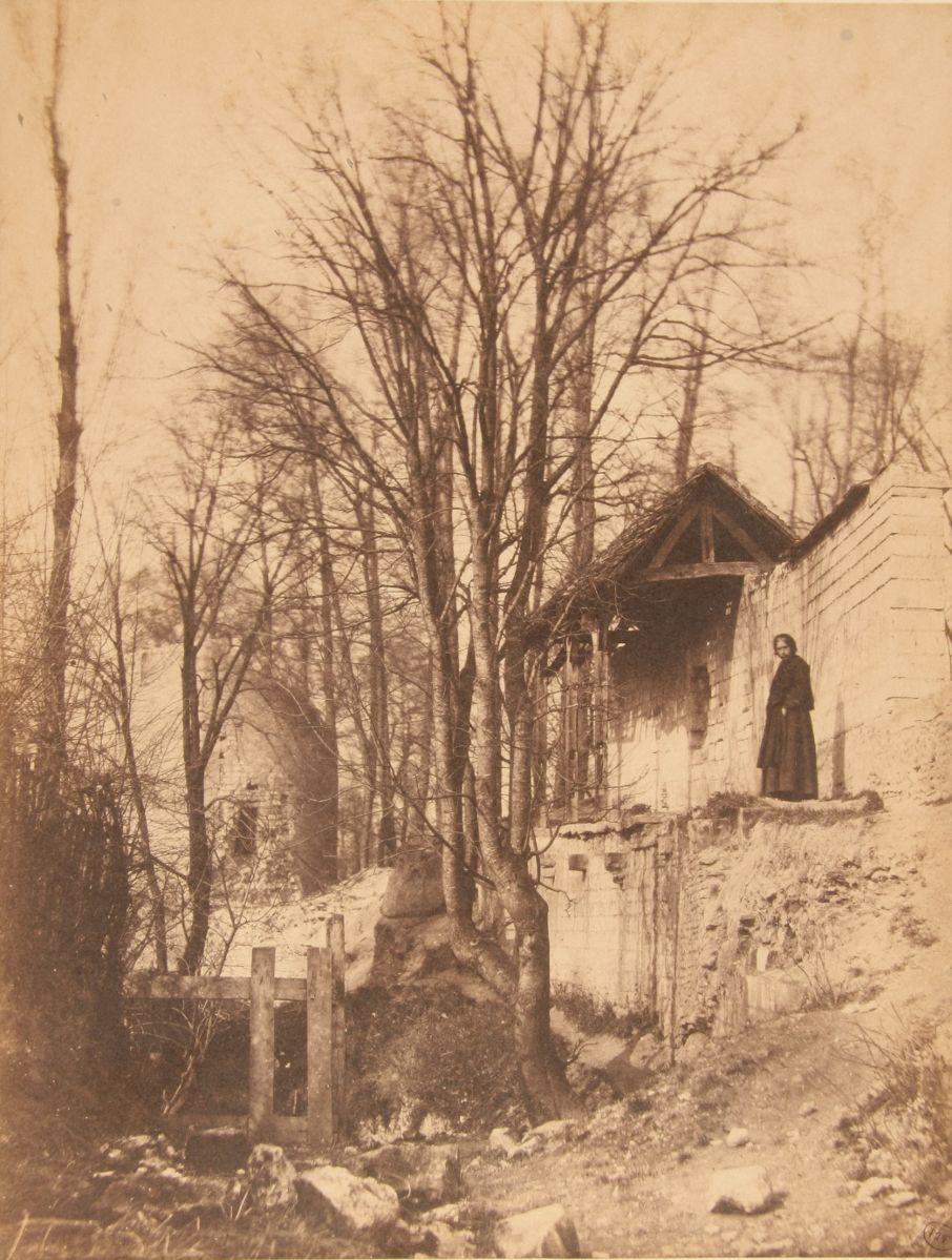 Troyes, vue des arbres et passage couvert à l'intérieur de la ville