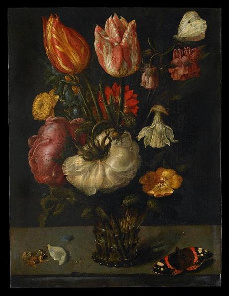 Bouquet de fleurs dans un vase en verre avec papillons, insectes et grenouille