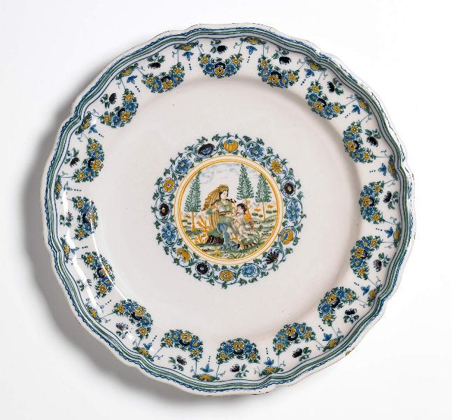 Assiette ornée de Vénus