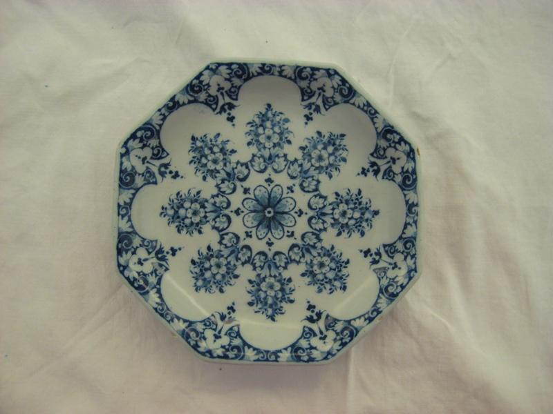 Assiette aux lambrequins