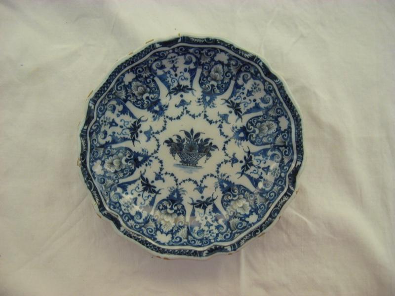 Assiette aux lambrequins