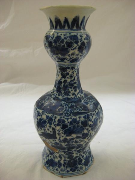 Vase au décor végétal d'inspiration persane