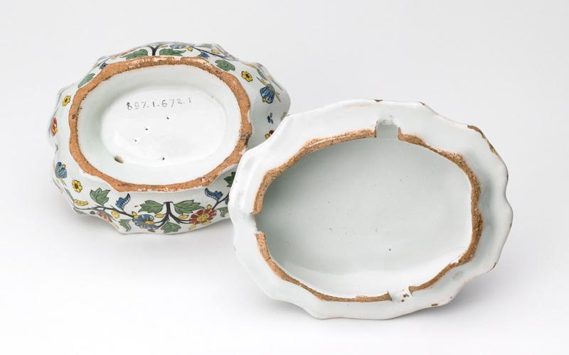 Boîte à épice à branches fleuries