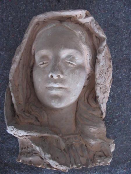 Tête de jeune femme